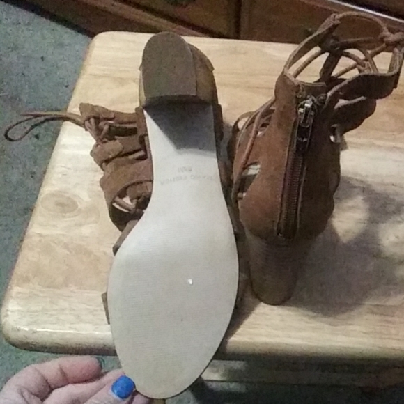Marc Fisher brown suede 2in lace up heels. - Picture 4 of 5